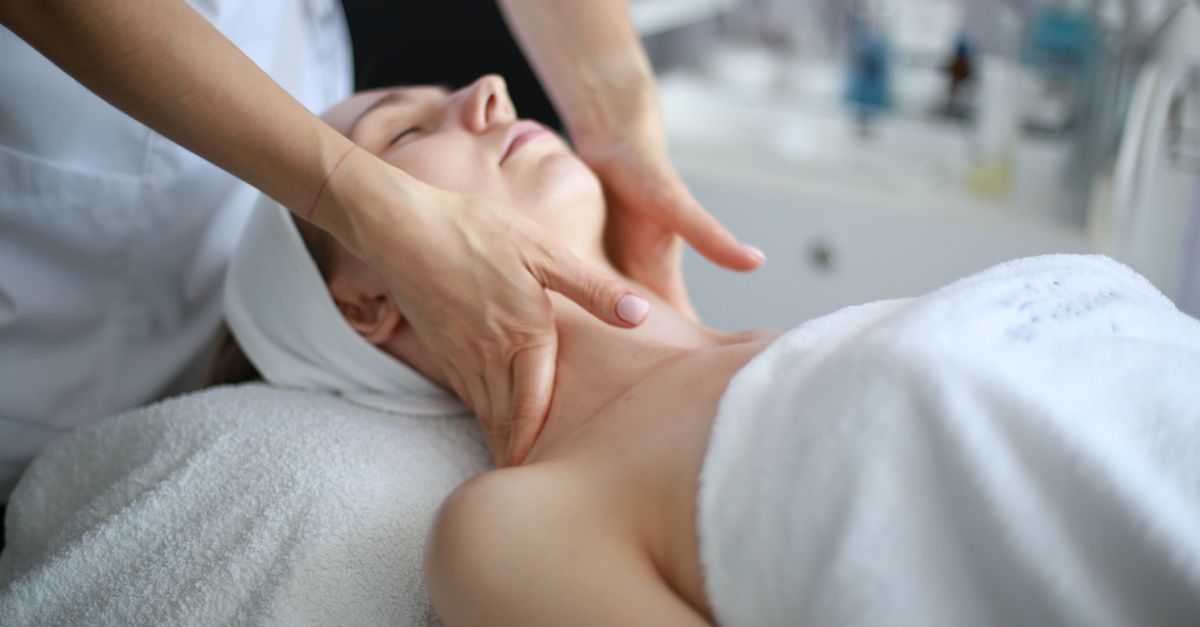 Neck Massager: What It Is, How It Works & What to Buy