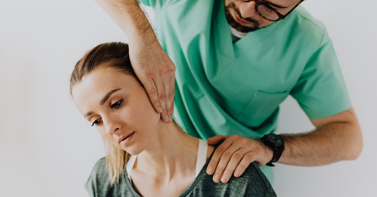 Stiff Neck Remedies for Adults: Heat, Stretching & Massage
