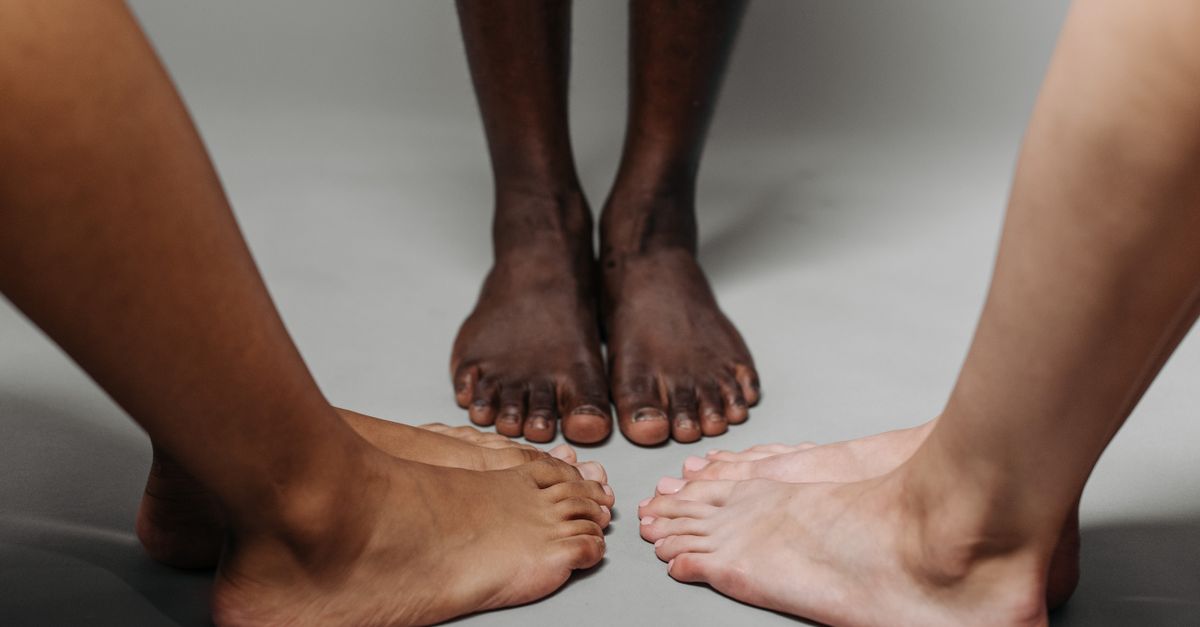 Foot Massager Barefoot or Socks: How to Choose