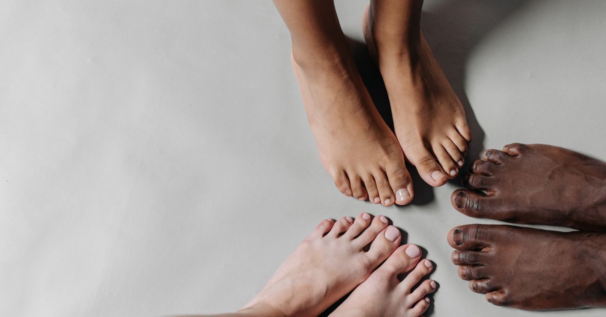 Foot Massager for Wide Feet: Open Platform vs. Enclosed Designs