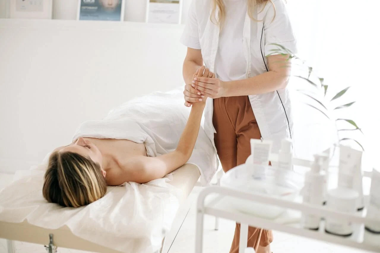 Massage for Rheumatoid Arthritis: A Natural & Soothing Tool